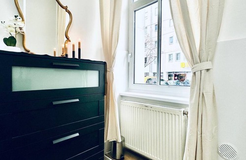 Margareten Apartment | 5BR Apt. Only 10-Min Walk to Matzleinsdorfer Platz