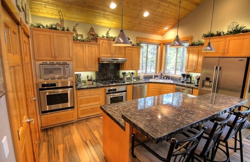 Overlook Park House | 5BR+Bunk,5.5BA,4 King,Near SHARC Pool,Hot tub,WiFi,A/C,Bikes,EV Chrg
