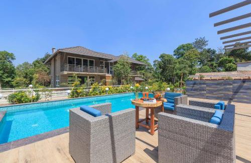 Virajpet Villa | 5BR Coffee & Mist Luxury Villa-High Speed Wifi- Comp Breakfast, Pvt Pool, and Coffee Estate Virajpet