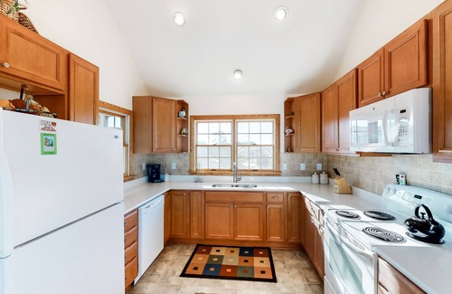 Pine Island House | 5BR Dog Friendly | Private Pool | Hot Tub | Dock