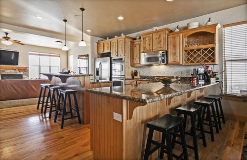 Bear Hollow Village House | 5BR Family Retreat! - Mountain Views! - 1 Mile to Slopes and Shops!