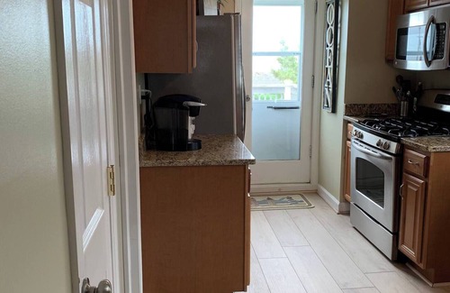 Rumson Condo | 5BR Home Amazing VIEWS, 2Family Unit Private Beach