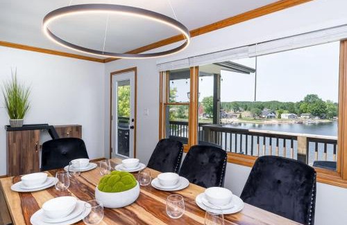 Cadillac House | 5BR Lakefront Getaway with hot tub
