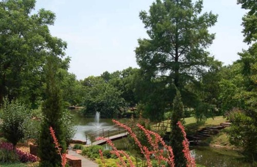 Midtown House | 5BR Retreat in Downtown OKC w/In Unit Laundry I Bathtub I Spacious Living Space I Full Kitchen 16F1