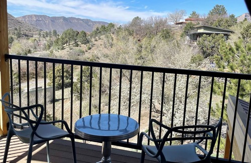 Durango House | 5BR Retreat with Breathtaking views, close to Downtown Durango