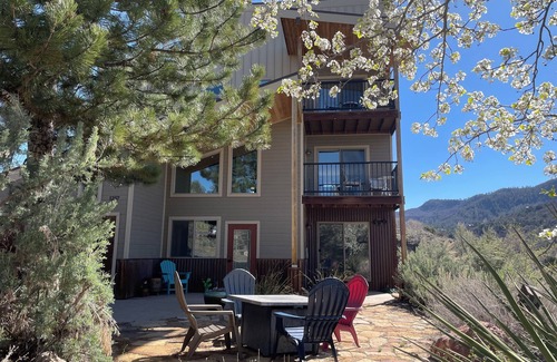 Durango House | 5BR Retreat with Breathtaking views, close to Downtown Durango