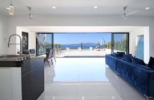 Pichilingue Villa | 5BR Villa Infinity Pool+Isla Espíritu Santo VIEW!