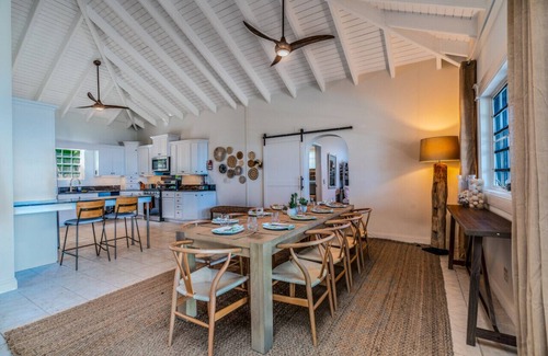 Estate Caret Bay House | 5BR Villa w/pool in peaceful residential neighborhood