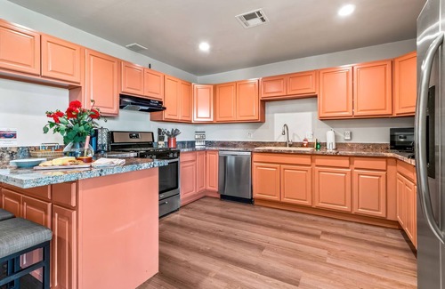 Sunset House | 5BR w/Hot Tub | Fire Pit | Games & Walk to ASU