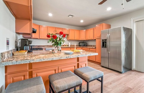 Sunset House | 5BR w/Hot Tub | Fire Pit | Games & Walk to ASU