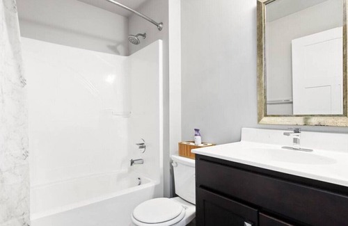 Orange Prairie Apartment | 5C · Urban Oasis - Grand Prairie - 15min OSF & Downtown
