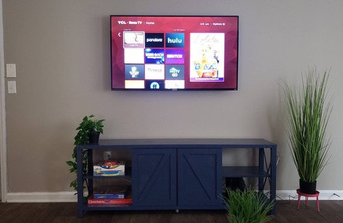 Greensboro Apartment | 5min→Airport-Fast wifi-Kings-Pool-Free Parking