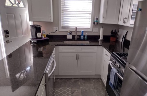 Plymouth House | ★5min To Kellogg Park ★ Plymouth ★ Parking ★W/D★