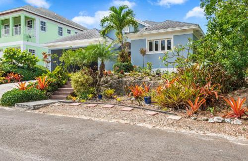 Westwind House | 5min Walk from Love Beach A Spacious Home in Nassau