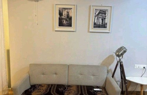 Surat Apartment | 5mints to Airport! Family sized cosy place swimming pool, garden, gym & playarea