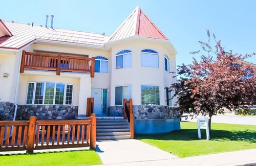 East Kootenay House | 6 BDR | 360 Views ! | A/C | Sauna