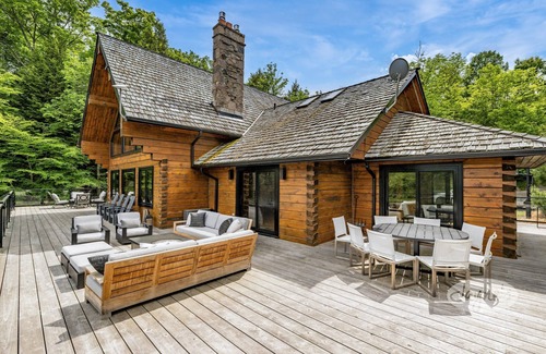 Lake of Bays Cottage | 6 bed 4 bath cottage on Lake of Bays
