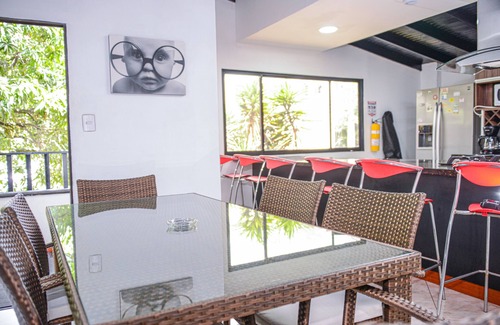 El Poblado House | 6 Bedroom 7 bath AC, Hot tub Balcony Poblado Close to Manila Police Station