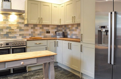 Haverfordwest Cottage | 6 bedroom accommodation in Pelcomb, near Newgale