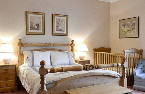 Glenisla Cottage | 6 bedroom accommodation in Invergowrie, near Dundee