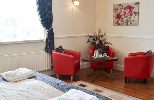 Longham Cottage | 6 bedroom accommodation in Dudsbury, Ferndown