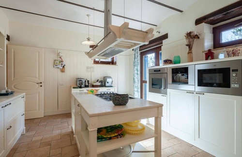 Chiesanuova House | 6 bedroom beautiful home in Treia