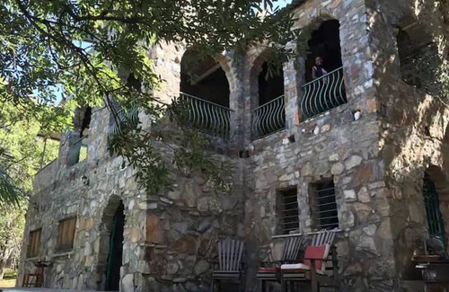 Siavonga Villa | 6 Bedroom Castle Siavonga min Four Guests
