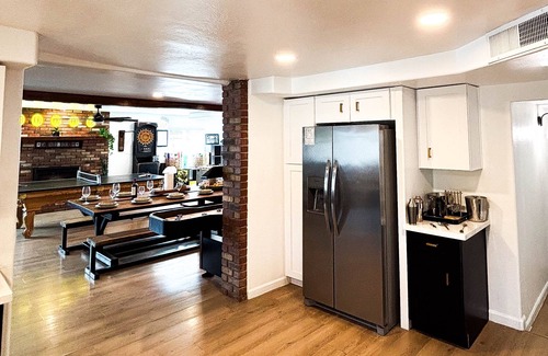 Lehi House | 6 Bedroom Central located Off highway 10 mins to Downtown Tempe Scottsdale Golf