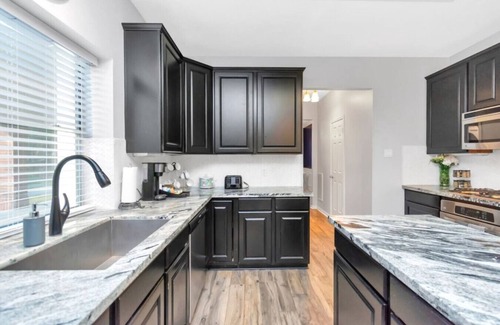 Barker Apartment | 6-Bedroom Hideaway, Pool: 25 Min to Downtown HT
