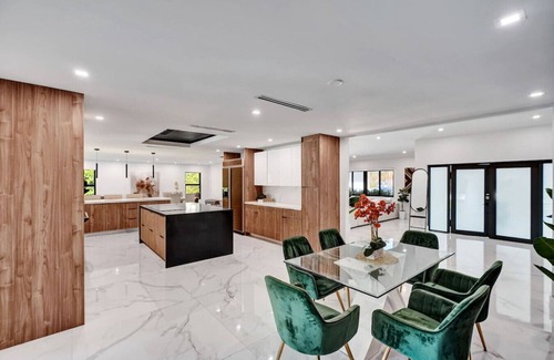 Kendale Lakes House | 6-Bedroom Home with/Pool/BBQ/Family Fun