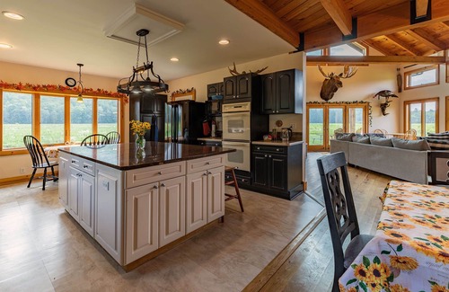 Ithaca Cabin | 6 Bedroom Ultimate Family Retreat