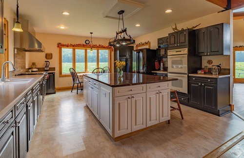 Ithaca Cabin | 6 Bedroom Ultimate Family Retreat