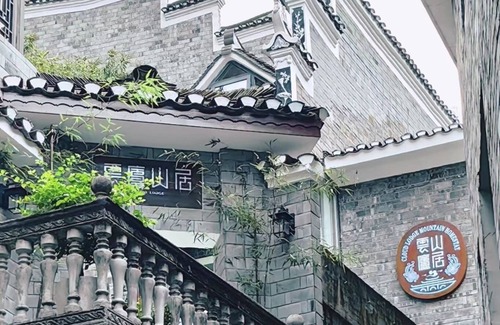 Fenghuang Villa | 6-bedroom villa in soothing 湘西州 with WiFi, AC