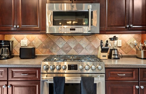 Lanesborough House | 6-BR Country Estate 14-Min. to Jiminy Peak