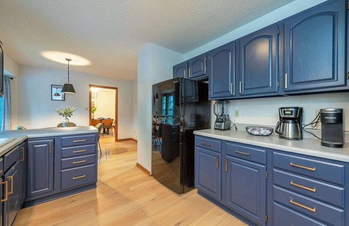 Asheville House | 6 Br Sleeps 20 I Sauna Theater Putt Putt Hot Tub