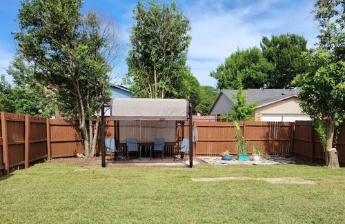 Garland House | 6 guest and pets. Next to Plano, Richardson and UTD