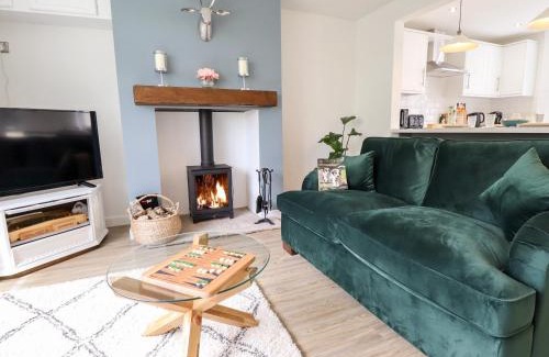 Gainsborough House | 6 Hillside Cottages
