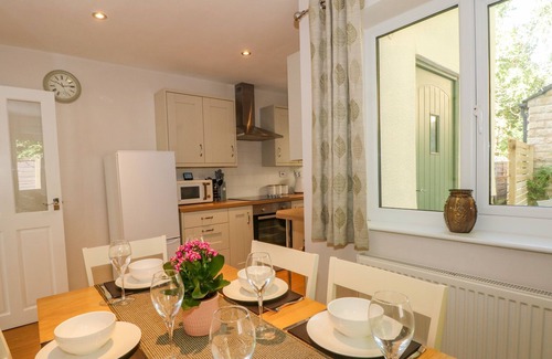 Chinley House | 6 HUNTERS GREEN CLOSE, romantic, character holiday cottage in Chinley