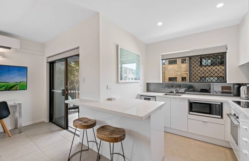 Maroochydore Apartment | 6 Kalyan - 2 bedroom unit in Cotton Tree - Stroll to shops, cafes, beach, river