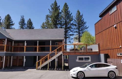 Kings Beach Apartment | #6 Lakeview- Perfect Ski Location!Hot tub, Beach