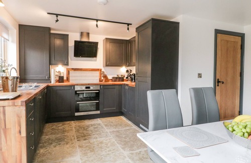 Gargrave Cottage | 6 LOCK VIEW, pet friendly, with hot tub in Gargrave