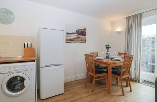 Watchet Cottage | 6 MALTHOUSE COURT, pet friendly, country holiday cottage in Watchet