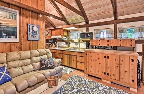 Linville Cottage | 6 Mi to Grandfather Mountain Park: Cottage w/Deck