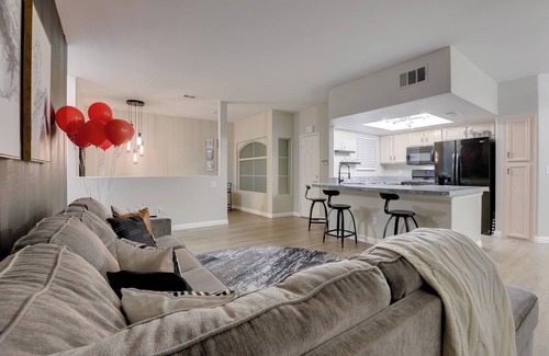 Canyon Gate Condo | 6 Mi to Vegas Strip: City-View Gem w/Pool Access