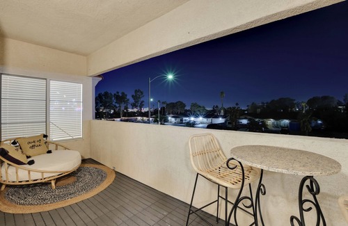Canyon Gate Condo | 6 Mi to Vegas Strip: City-View Gem w/Pool Access