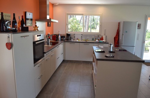 Merindol-les-Oliviers House | 6 miles from Vaison-la-Romaine, villa with modern decor, heated pool