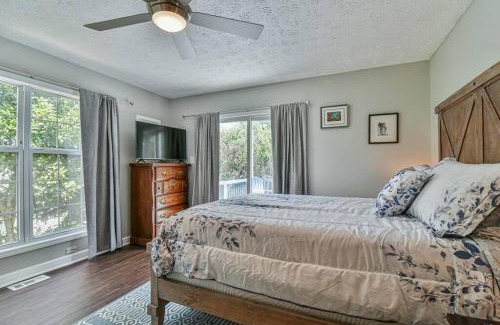 Oakley House | 6 miles to downtown Asheville. Sleeps 5.
