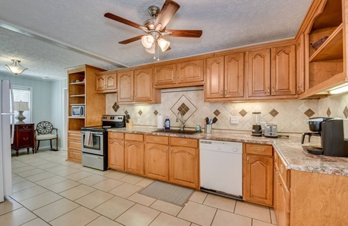 National Hills House | 6 min to Hospitals/Downtown - Magnolia Cottage