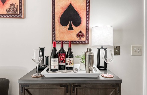 Pinehurst House | #6 near Village w/King * Pinehurst Brews and Snooze * 4 Beds * EV Charger