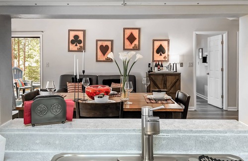 Pinehurst House | #6 near Village w/King * Pinehurst Brews and Snooze * 4 Beds * EV Charger